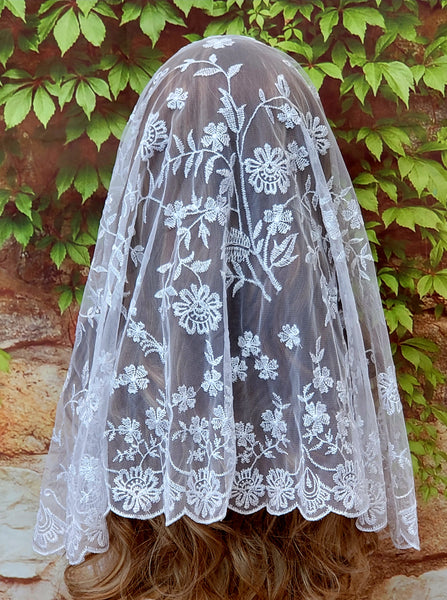 White half moon veil
