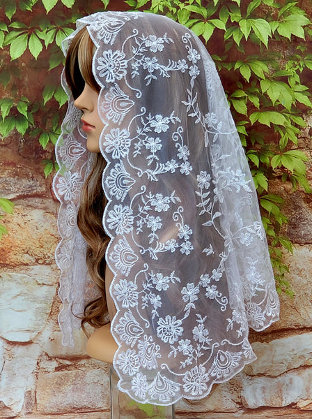 White half moon veil