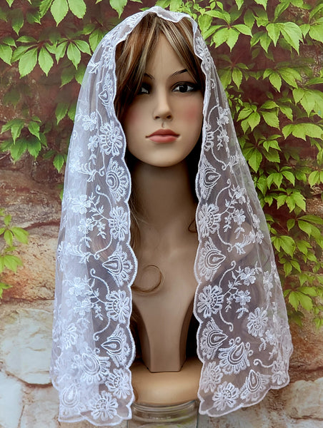 White half moon veil
