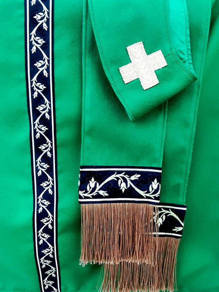 Green Catholic vestments. Stole, chalice veil. Gold Cross. 