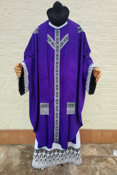 Chasuble and stole purple 