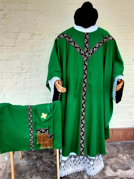 Green Catholic vestments. Front view. 